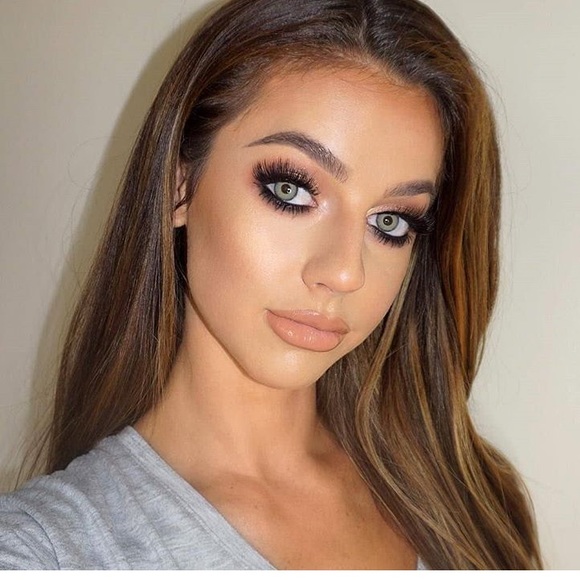 Meet your Posher, Tamia - Picture 1 of 1